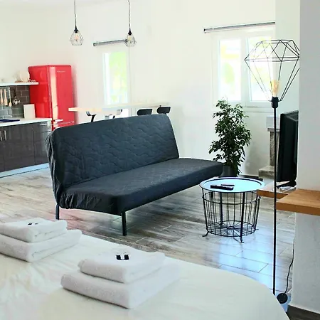 Nana's * Ormos Panagias