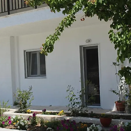 Nana's Ormos Panagias