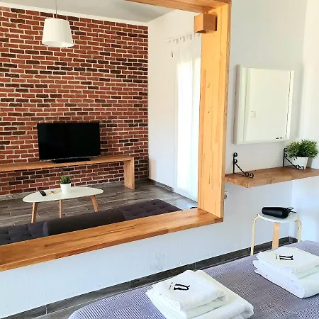 Nana's * Ormos Panagias