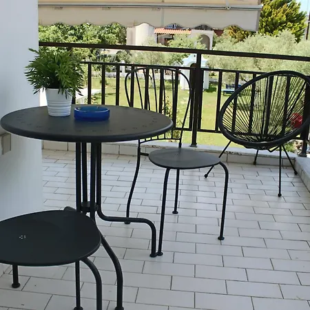 Nana's * Ormos Panagias